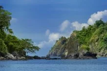 Menikmati Pemandangan di Pantai Sipelot