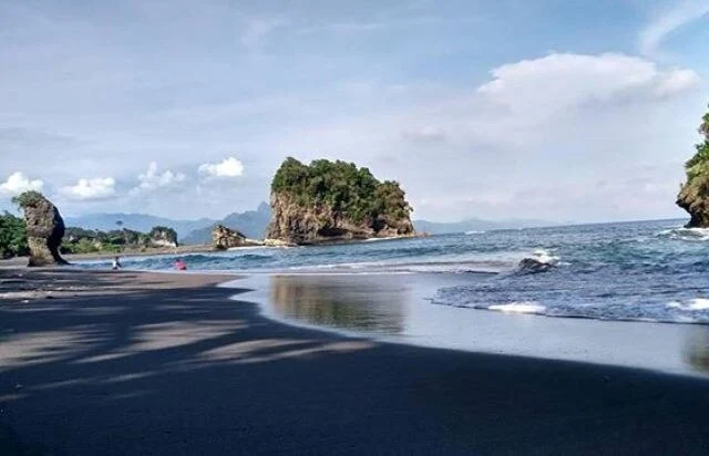 Pantai Licin Malang