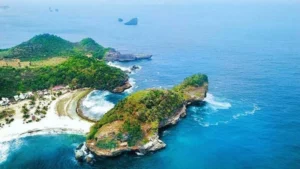 Panorama Pantai Batu Bengkung