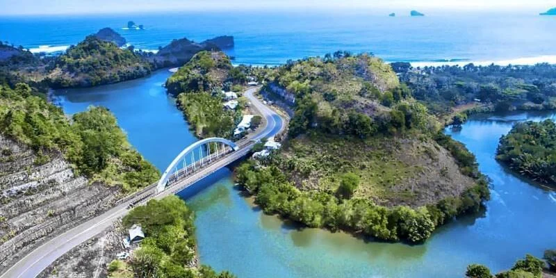 pantai bajul mati malang jawa timur