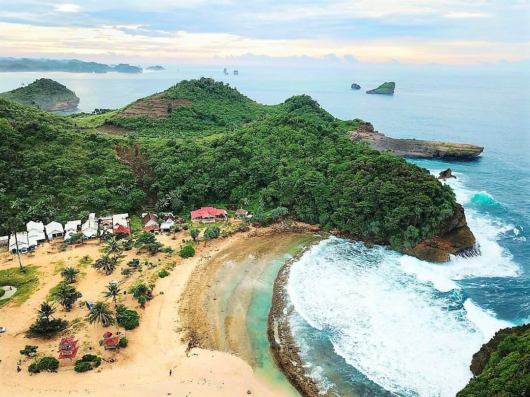 Sejarah Pantai Batu Bengkung