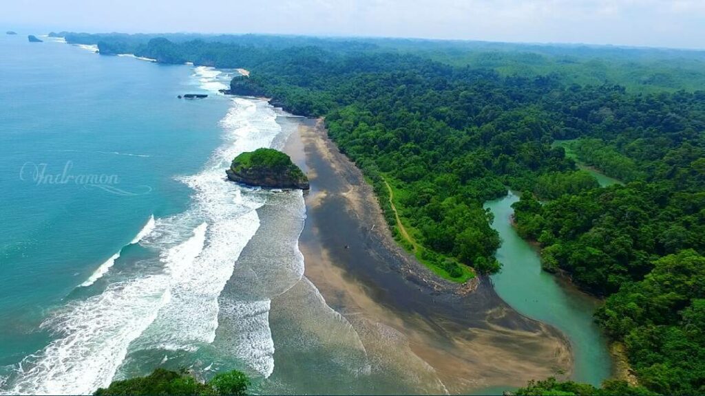 Pantai Kondang Iwak dari atas