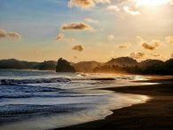 Pesona Keindahan Pantai Bajul Mati Malang