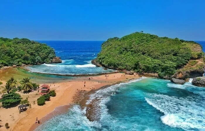 Sejarah Pantai Batu Bengkung