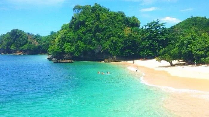 pantai clungup malang pantai clungup malang
