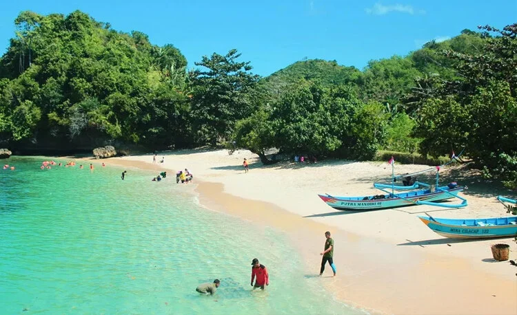 pantai sendang biru malang