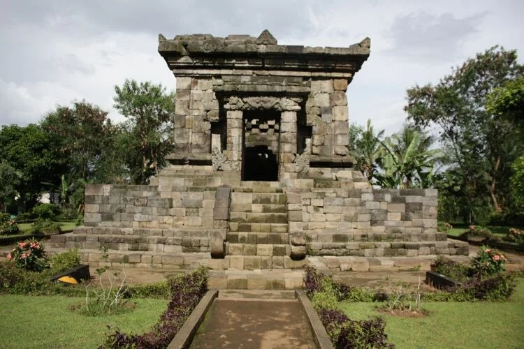 Mitos Candi Badut