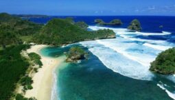 Keindahan Pantai Watu Leter yang Jarang diketahui oleh Wisatawan