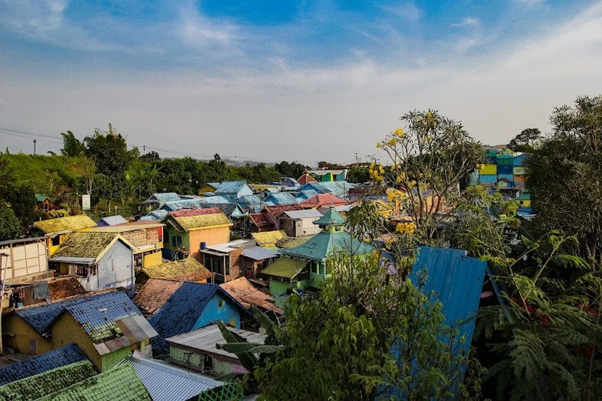 Kampung Warna-Warni: Fasilitas, Lokasi, Lokasi Hingga Harga Tiket
