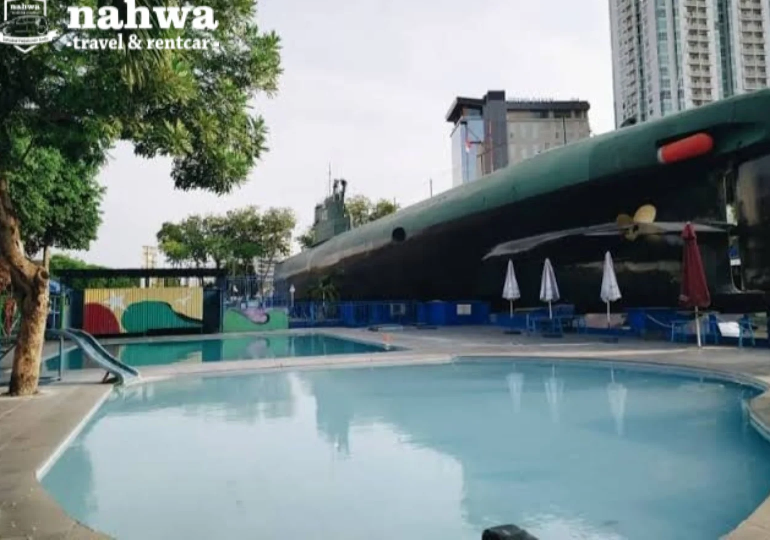 Kolam Renang Monumen Kapal Selam
