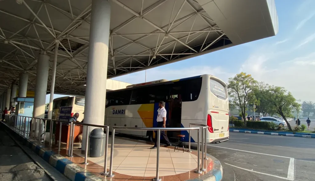 Cara Naik Bus Damri dari Bandara Juanda