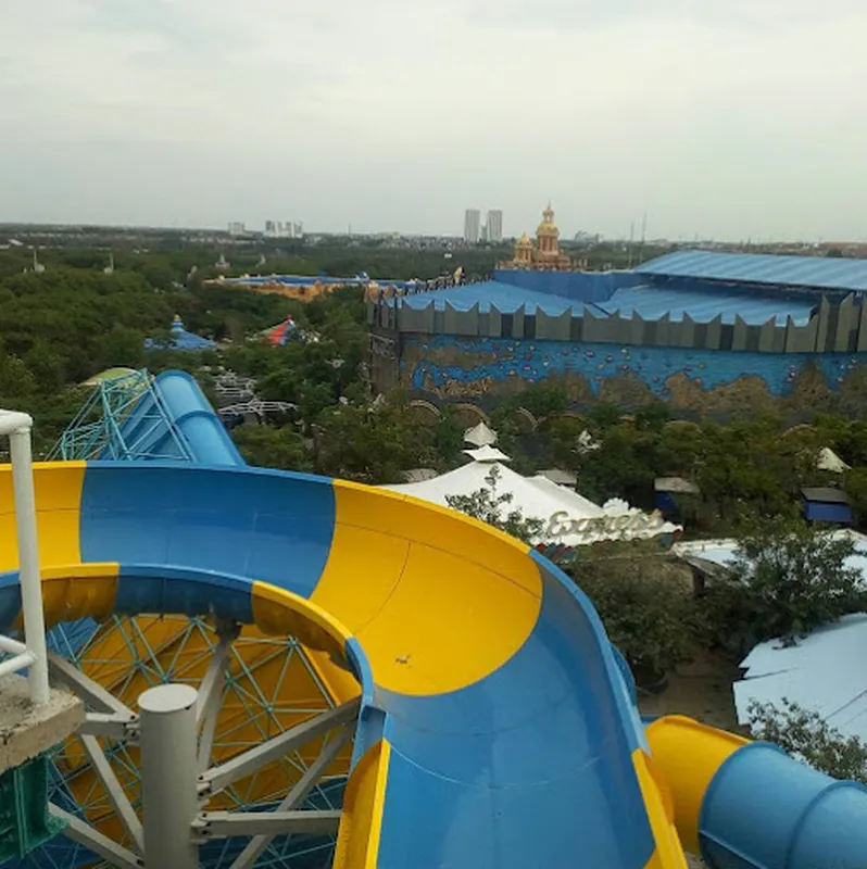 Kenjeran Park adalah