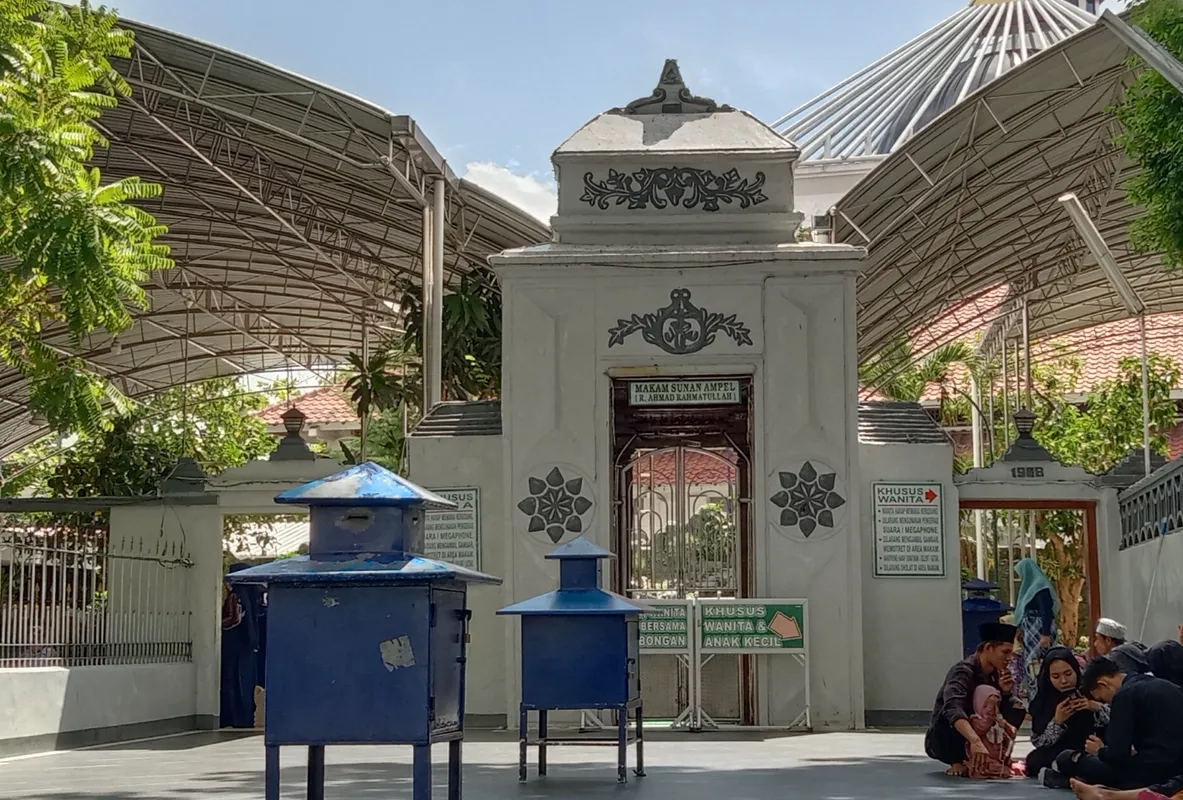 Makam Sunan Ampel: Alamat, Harga Tiket, Keunikan & Fasilitas
