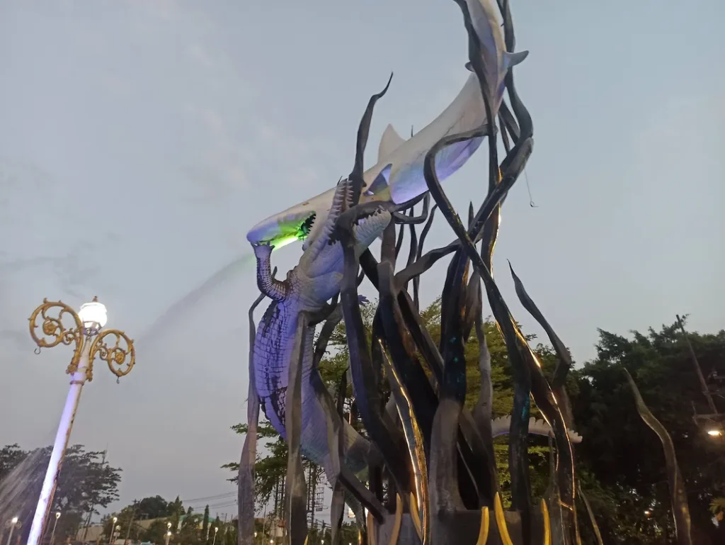 Patung Suro dan Boyo