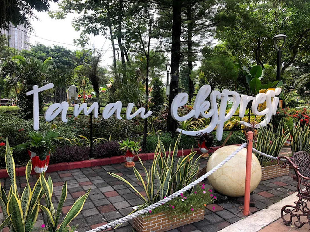 Taman Ekspresi Surabaya: Tiket Masuk, Alamat dan Jam Buka