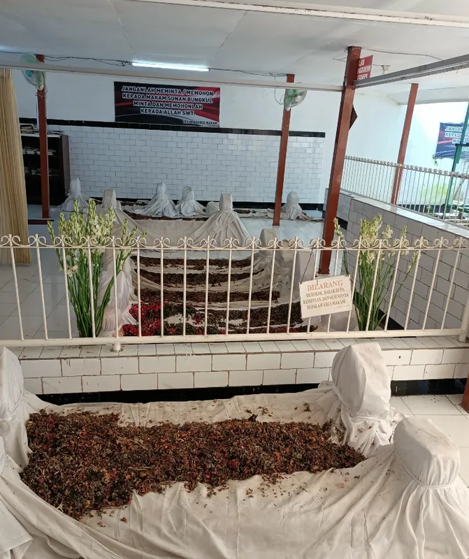makam wali di Surabaya