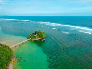 5 Pantai Indah di Malang yang Harus Kamu Kunjungi Sekali Seumur Hidup