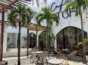 Cafe Litchi sebagai Spot Nongkrong Kekinian dengan Nuansa Pantai Bali di Malang