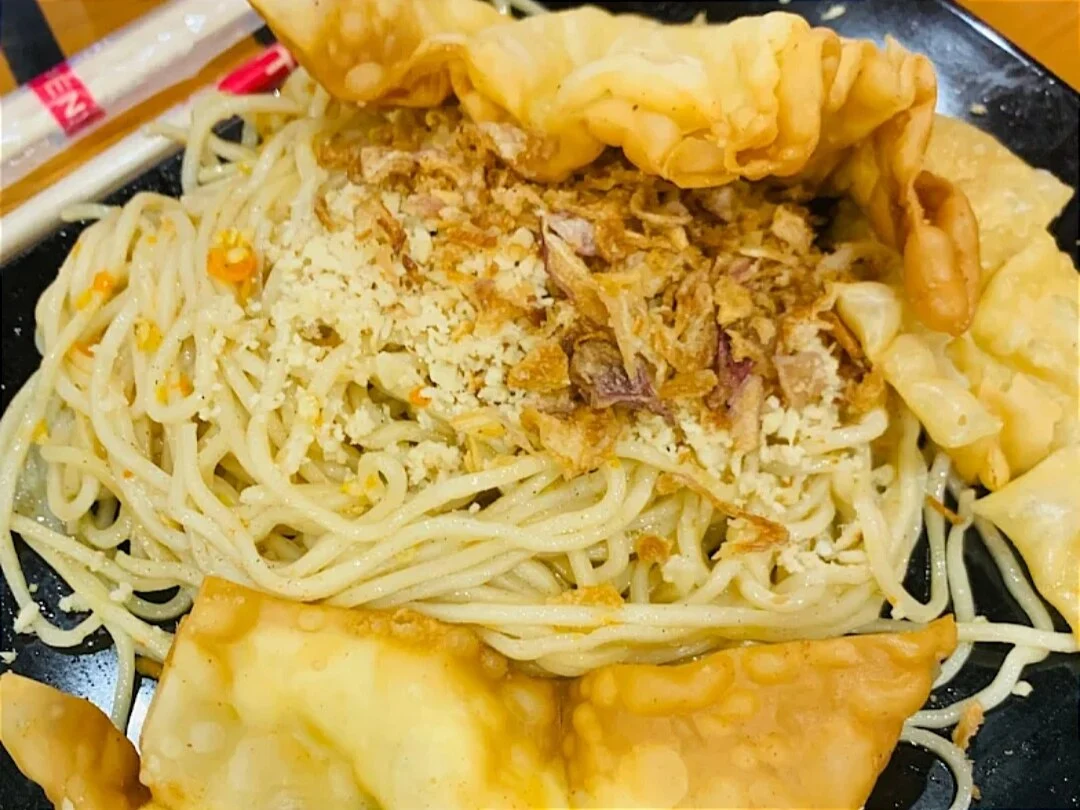 Mie Suit atau Mie Gacoan? Ini Perbandingannya Biar Nggak Salah Pilih