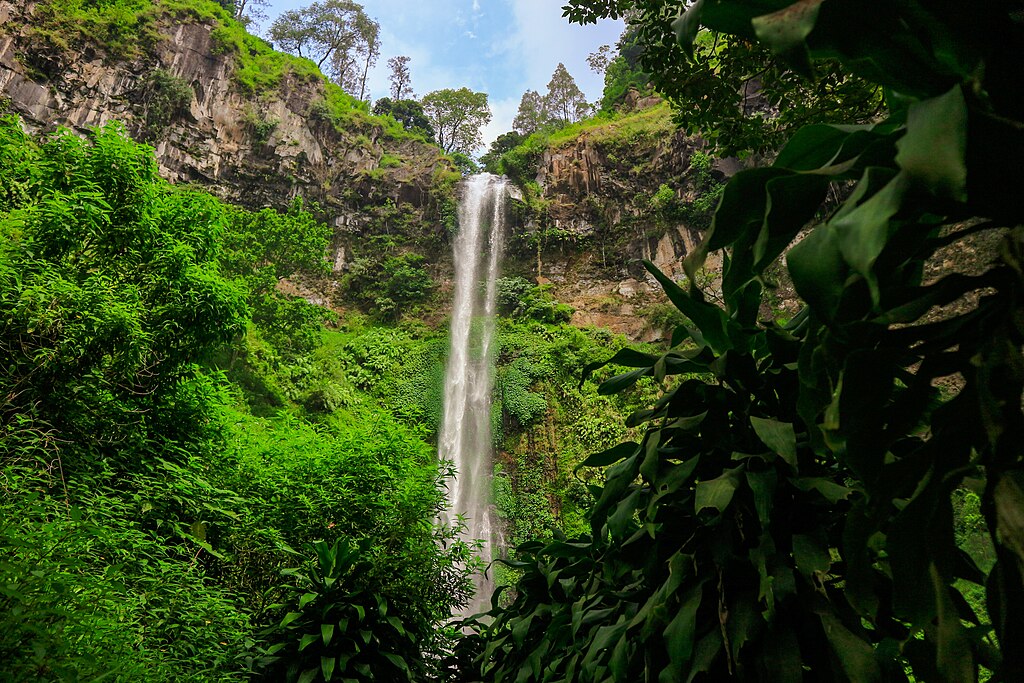 Butuh Healing? Kunjungi 4 Air Terjun Tersembunyi di Batu Ini