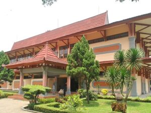 Menelusuri Jejak Sejarah dan Budaya di Sepanjang Perjalanan Malang ke Surabaya