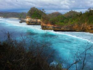 9 Pantai Terindah di Malang yang Bikin Kamu Lupa Pulang