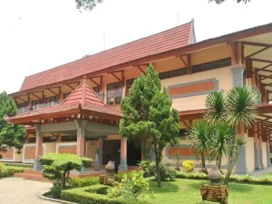 Menelusuri Jejak Sejarah dan Budaya di Sepanjang Perjalanan Malang ke Surabaya