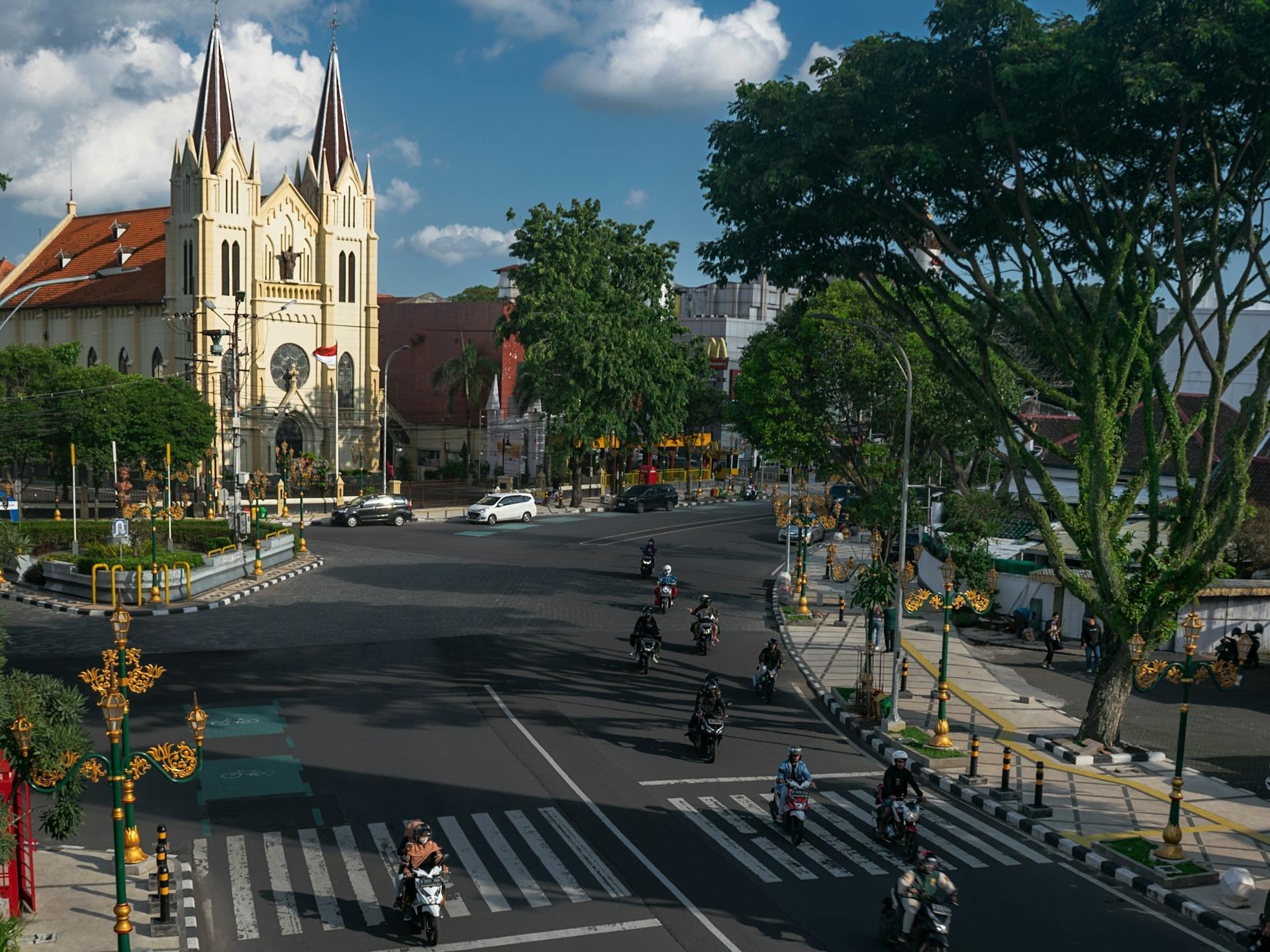 Cara Memanfaatkan Platform Online untuk Mendapatkan Travel Surabaya-Malang dengan Harga Terbaik