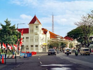 Biar Nggak Boncos! Ini Perbandingan Harga Travel Surabaya-Malang Terbaru