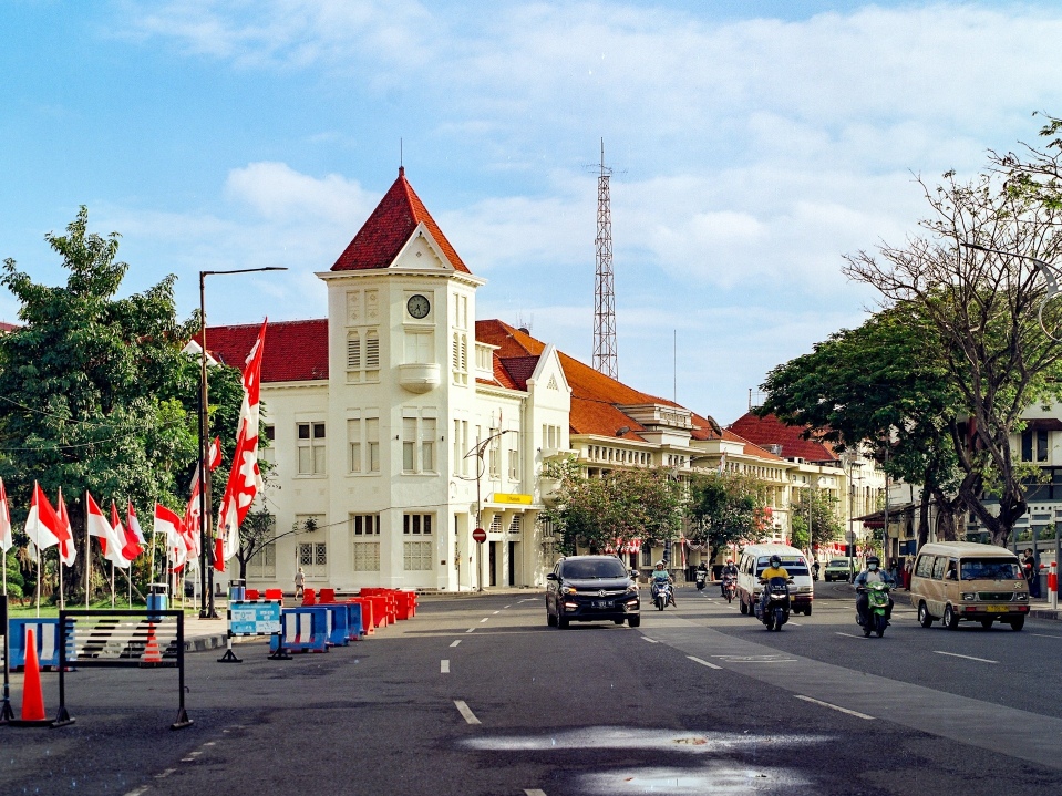 Biar Nggak Boncos! Ini Perbandingan Harga Travel Surabaya-Malang Terbaru