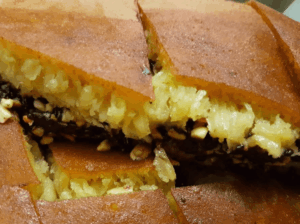 Mencicipi Lezatnya Martabak Terang Bulan Malang