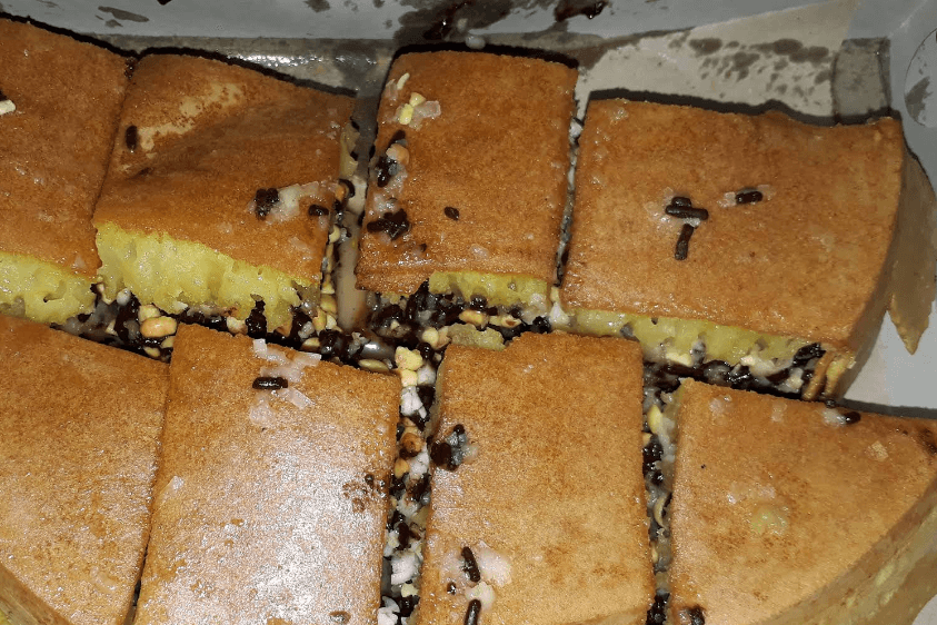 Mencicipi Lezatnya Martabak Terang Bulan Malang