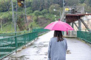 7 Tips Liburan Saat Musim Hujan Tanpa Takut Basah Kuyup