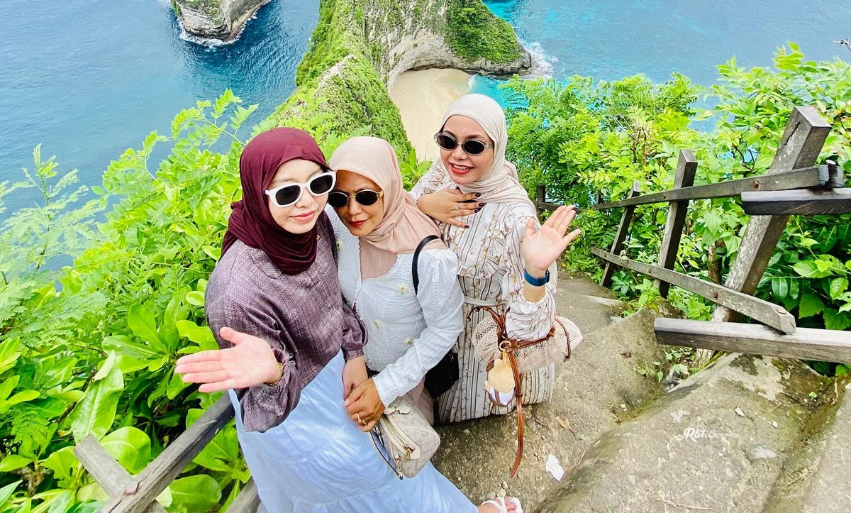 Tennis courts, tailoring and pole dancers: Paris fashion week the key autumn/winter 2025 collections