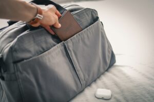 7 Barang Wajib Bawa Saat Naik Kendaraan Umum, Biar Perjalananmu Nyaman