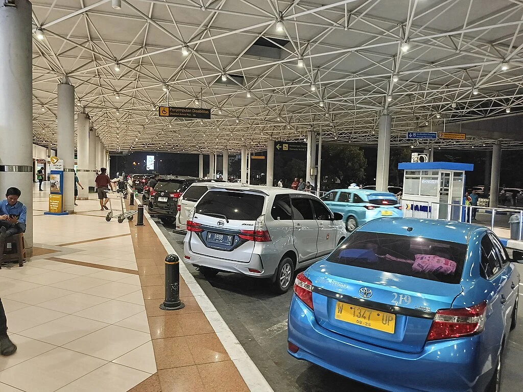Butuh Travel Malang ke Bandara Juanda? Ini Alasan Travel Malang Juanda Jadi Pilihan Terbaik