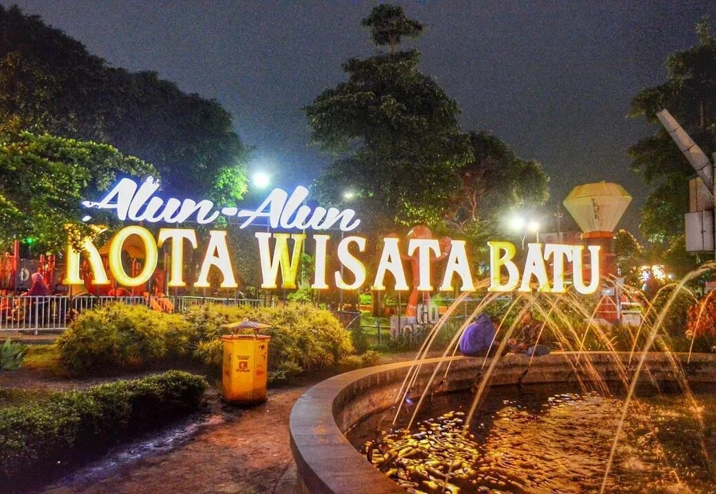 Alun-alun Kota Batu Malam Hari, Spot Favorit dengan Suasana Sejuk