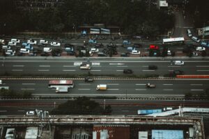 Mau Perjalanan Tenang? Travel Malang Surabaya Sore Hari Jawabannya