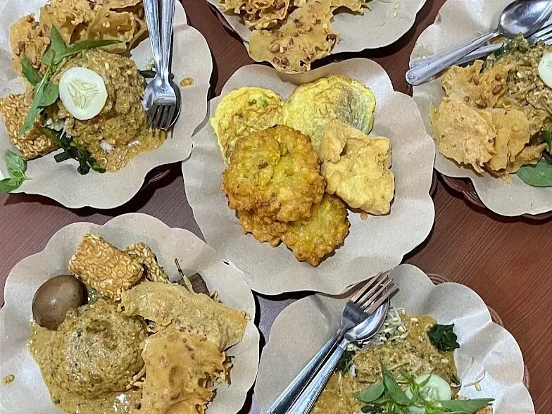 Pecel Kawi Malang Hj Musilah Asli 1975, Kuliner Legendaris yang Tetap Eksis