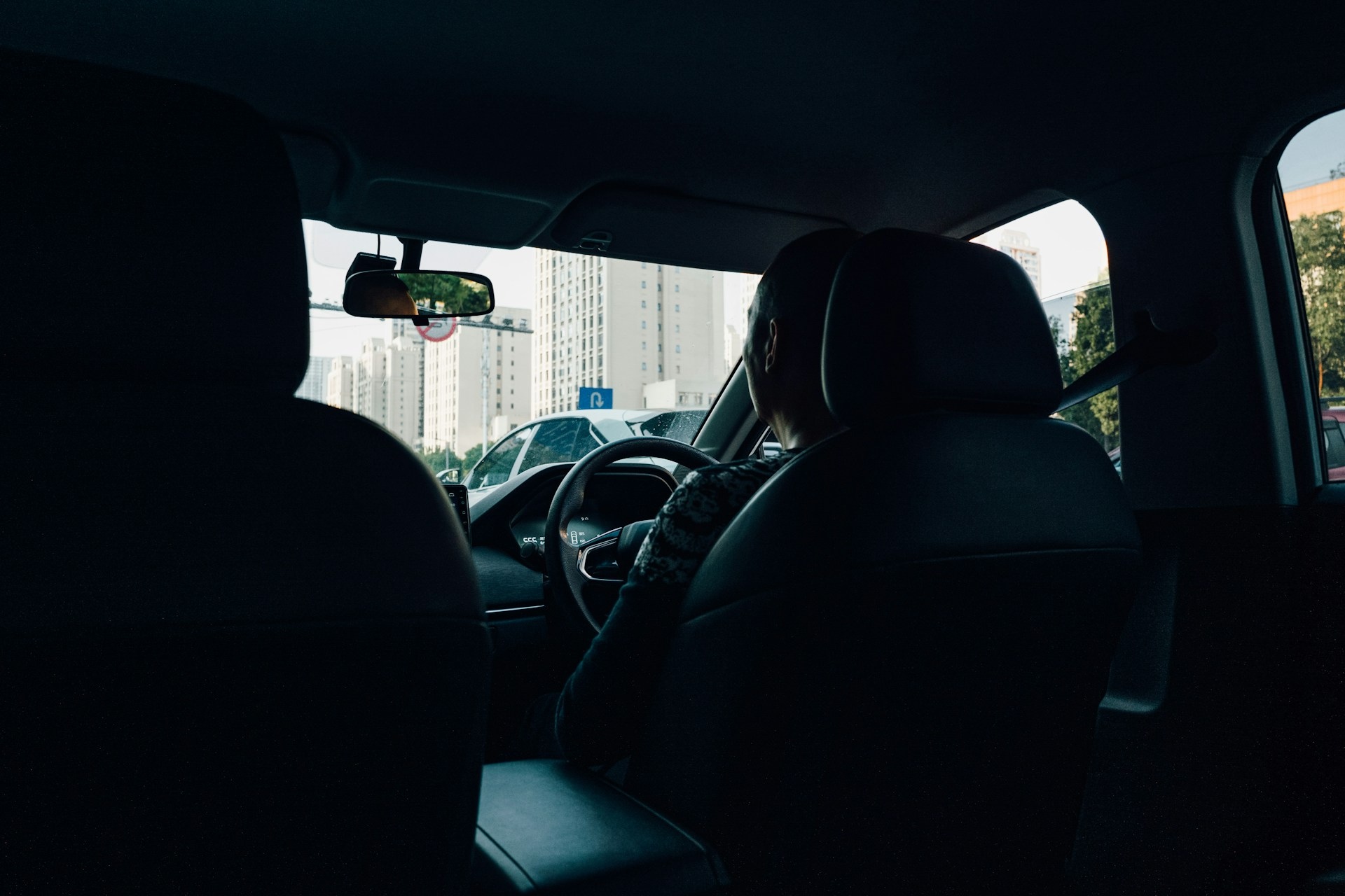 Mobilitas Tinggi? Travel Malang Surabaya Kerja Lebih Praktis dan Hemat