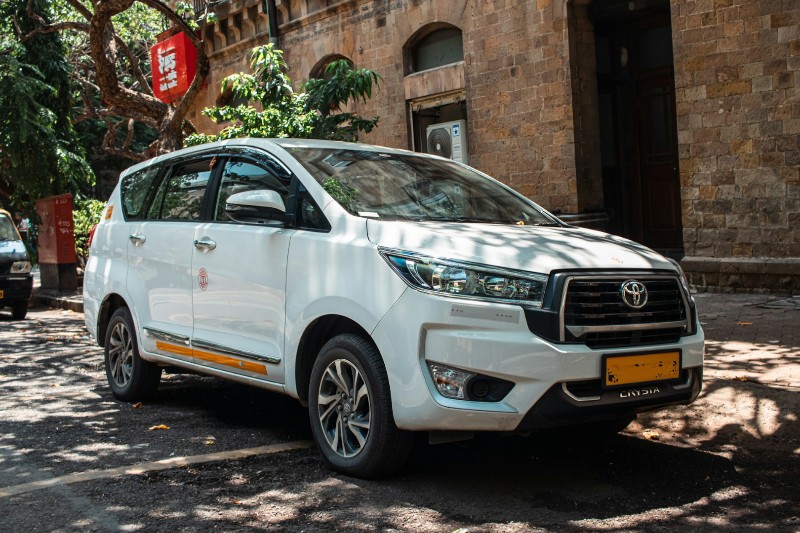 Berapa Biaya Travel Malang Surabaya Innova? Ini Rincian Lengkapnya