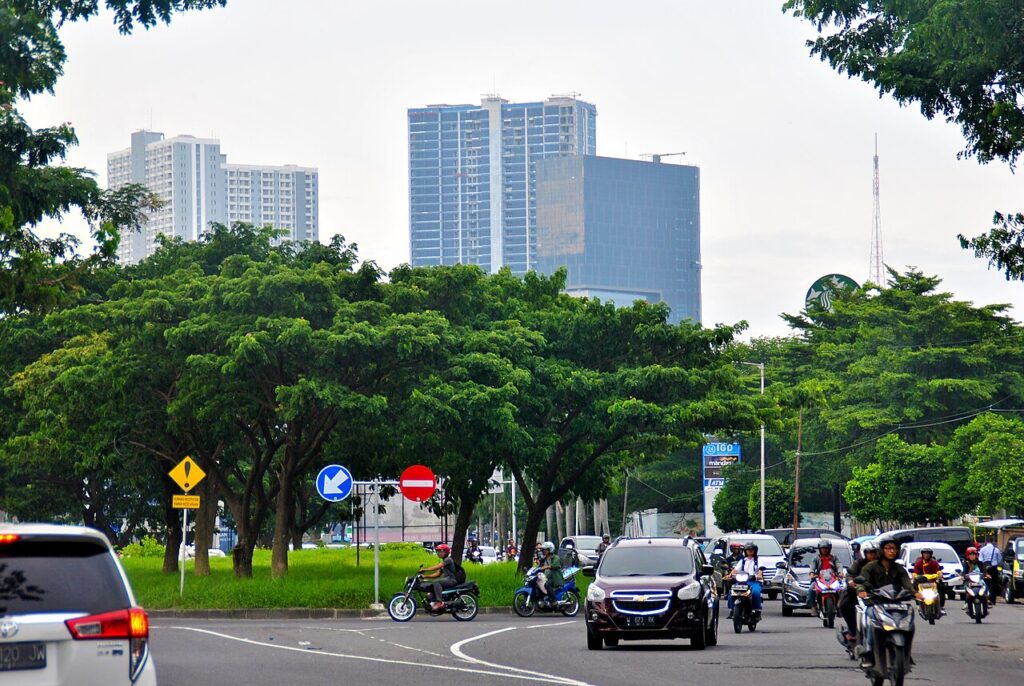 Perbandingan Harga Kereta dan Travel Malang Surabaya