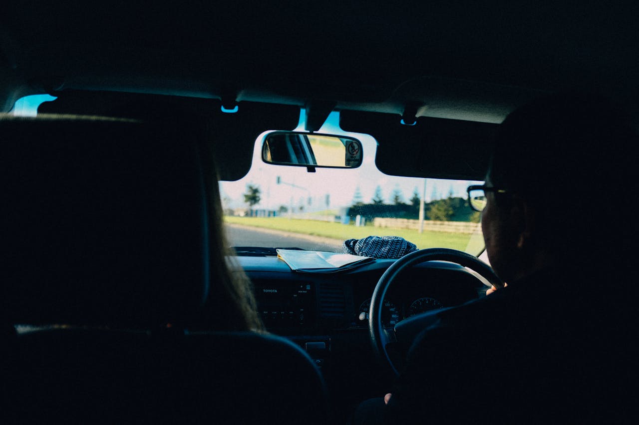 Kereta vs Travel Malang Surabaya: Mana Lebih Murah dan Nyaman?